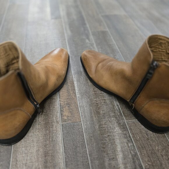 STYLISH STEVE MADDEN ZIPPERED MENS CHELSEA BOOTS SIZE 11 TAN VERY GOOD CONDITION - Picture 3 of 8